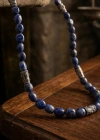 Silberne Halskette mit Lapis-Stein-Detail