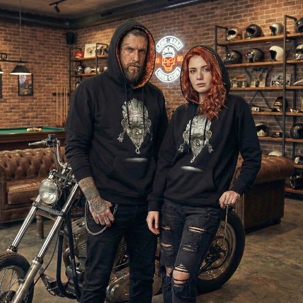 Önü Kurukafa Festival Baskılı Kanguru Cepli Kapüşonu Turuncu Kurukafalar Baskılı Siyah Sweatshirt