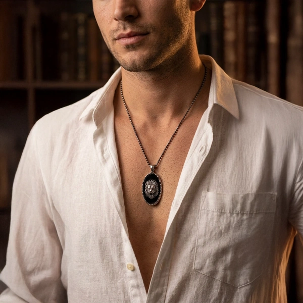 Elips Onix Taş Üzeri Aslan Figürlü Özel Yüzey Kaplamalı Kolye