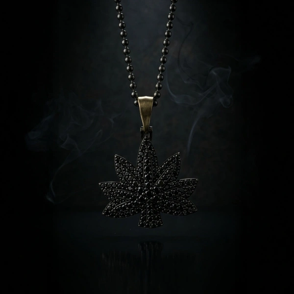Markazit Taşlı Özel Yüzey Kaplama Marihuana Yaprak Kolye