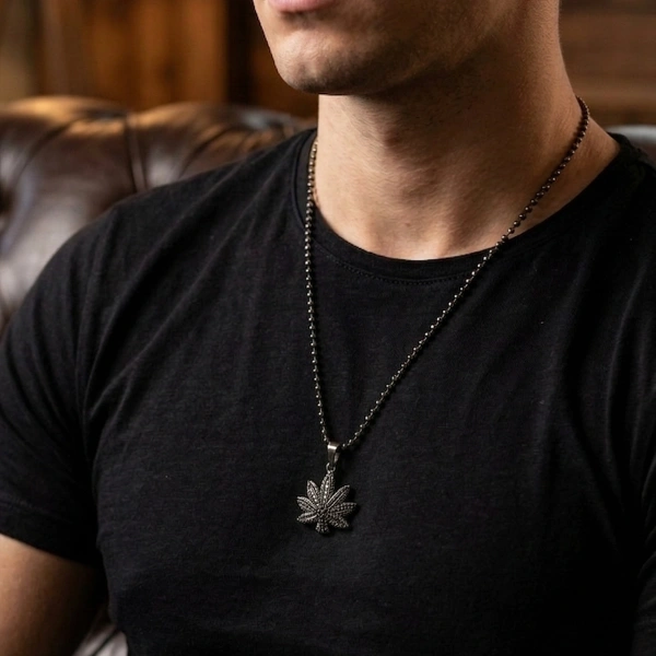 Markazit Taşlı Özel Yüzey Kaplama Marihuana Yaprak Kolye