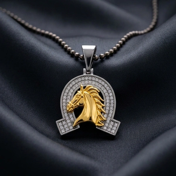 İki Renk Kaplamalı Kenarları Taşlı Nallı At Madalyon Kolye