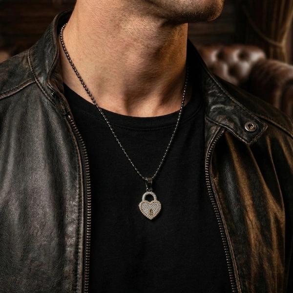 Markazit Taşlı İki Renk Özel Yüzey Kaplama Kalp Kilit Kolye