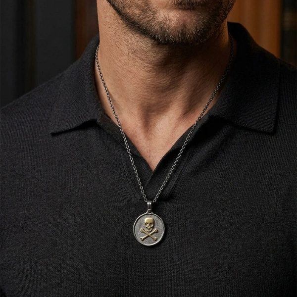 Çift Renkli Kurukafa Madalyon Gümüş Kolye