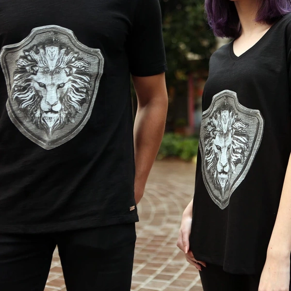 Aslan Apolet Baskılı V Yaka Siyah Tişört