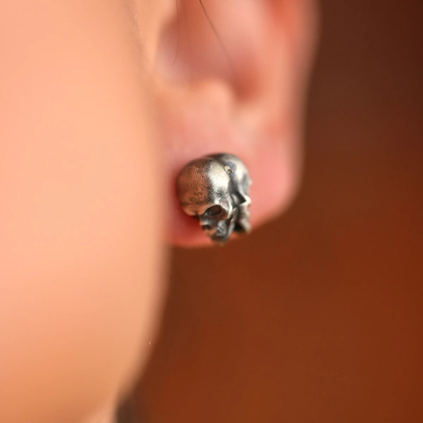 Çift Yönlü Kuru Kafa Oksitli Küpe