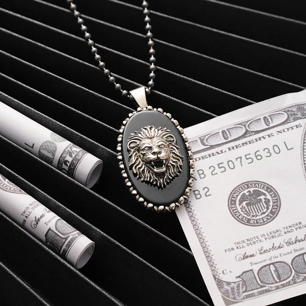 Elips Onix Taş Üzeri Aslan Figürlü Özel Yüzey Kaplamalı Kolye