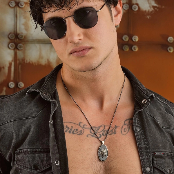 Elips Onix Taş Üzeri Aslan Figürlü Özel Yüzey Kaplamalı Kolye