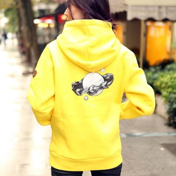 Kapüşonlu Baskılı Sarı Sweatshirt Kanguru Cepli Önü Kamuflaj Baskılı Arkası Dolunay Bereket Döngü Baskılı