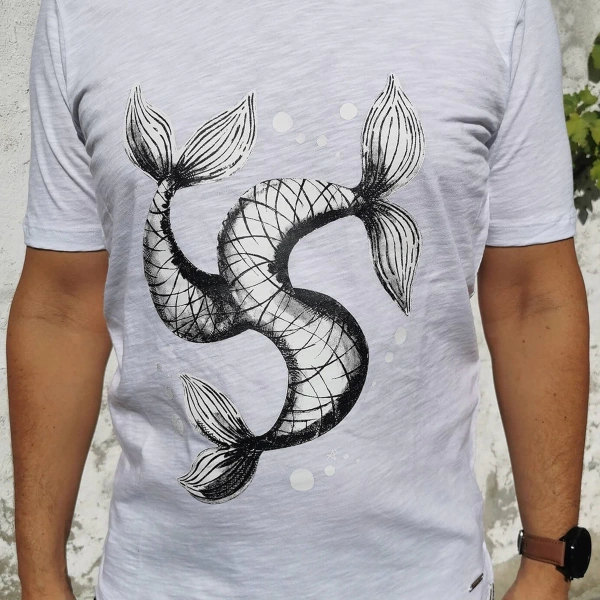 Kelt Balık Baskılı V Yaka Erkek Beyaz Tişört