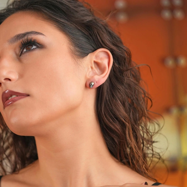 Kurukafa Çivili Oksitli Unisex Gümüş Küpe