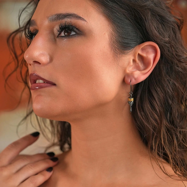 Kurukafa Sallantılı Çift Renk Unisex Gümüş Küpe