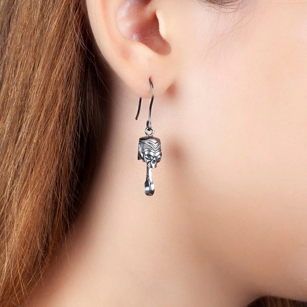 Kurukafa Sallantılı Oksitli Unisex Gümüş Küpe