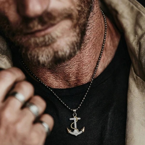 Markazit Taşlı Özel Yüzey İki Renk Kaplama Halatlı Minimal Çapa Kolye