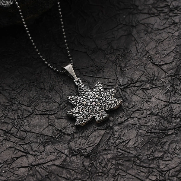 Markazit Taşlı Özel Yüzey Kaplama Marihuana Yaprak Kolye