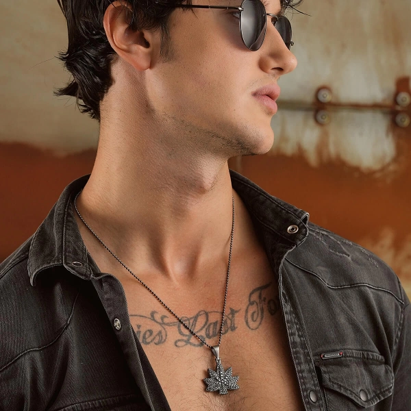 Markazit Taşlı Özel Yüzey Kaplama Marihuana Yaprak Kolye