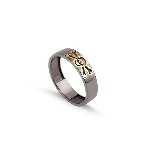 Oksitli Çift Renkli Kurukafa Desenli Gümüş Yüzük