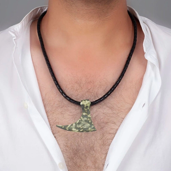 Oksitli Derili Büyük Balta Gümüş Kolye