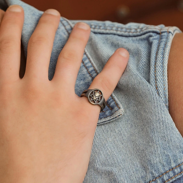 Oksitli Özel Yıldız Kesim Kurukafa Gümüş Yüzük