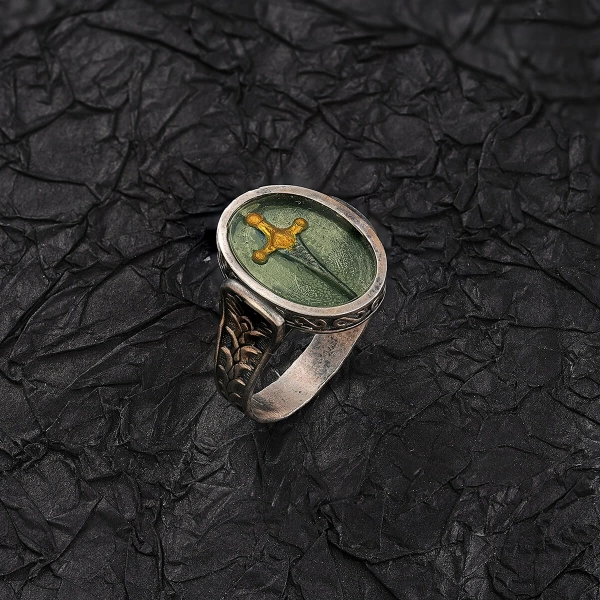 Özel Tasarım Taş Oyma Kılıç Formlu Gümüş Yüzük