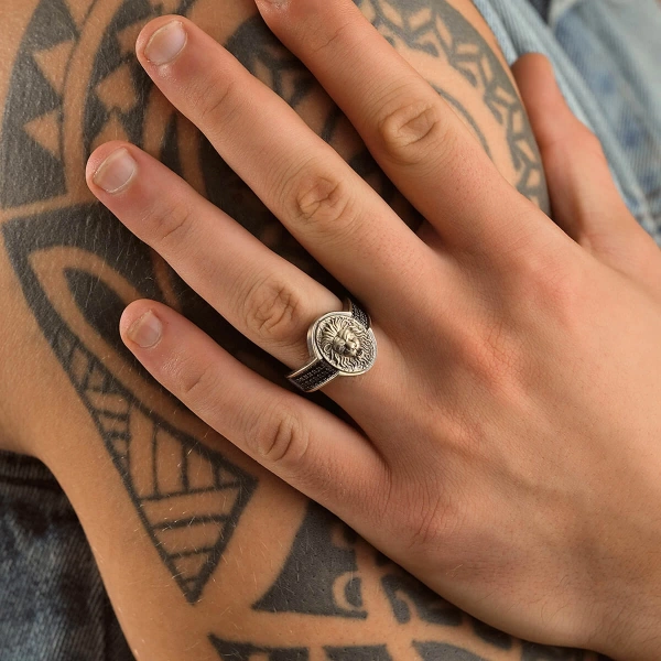Özel Yüzey Kaplama Markazit Taşlı Modern Aslan Madalyon Gümüş Yüzük