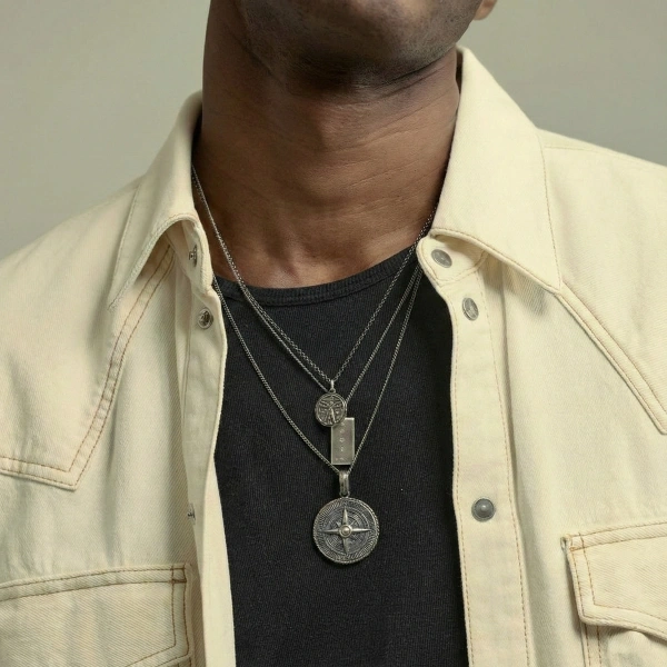 Pusula Özel Kaplama Yüzeyli Gümüş Kolye