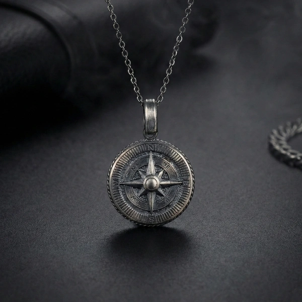 Pusula Özel Kaplama Yüzeyli Gümüş Kolye