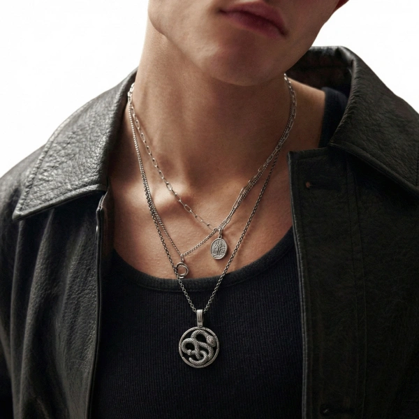 Şifa Yılanı Özel Yüzey Kaplamalı Gümüş Kolye