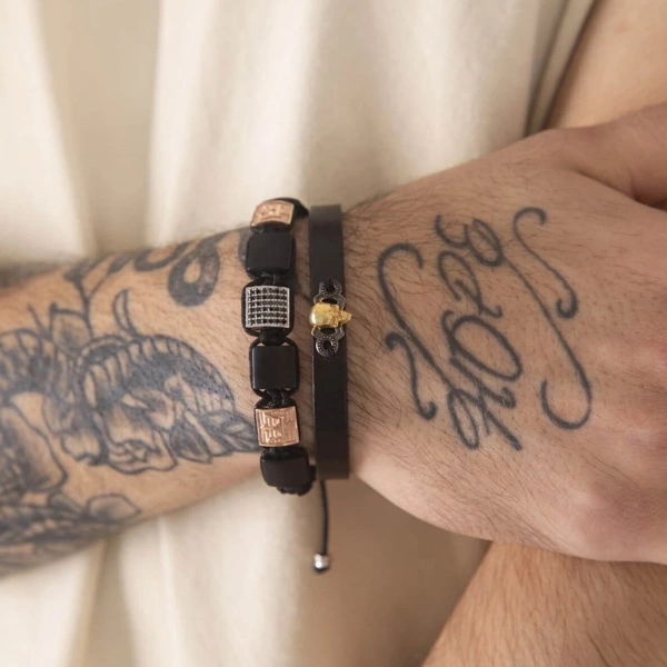 Siyah Şerit Deri Kurukafa Gümüş Bileklik