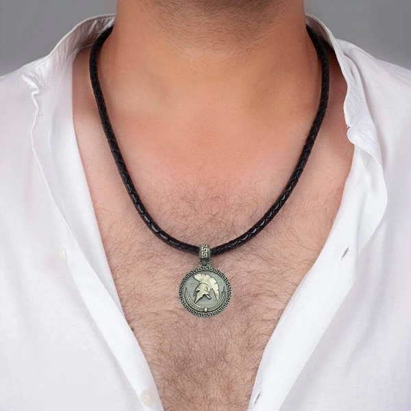 Sparta Miğfer Gümüş Kolye Derili Oksitli