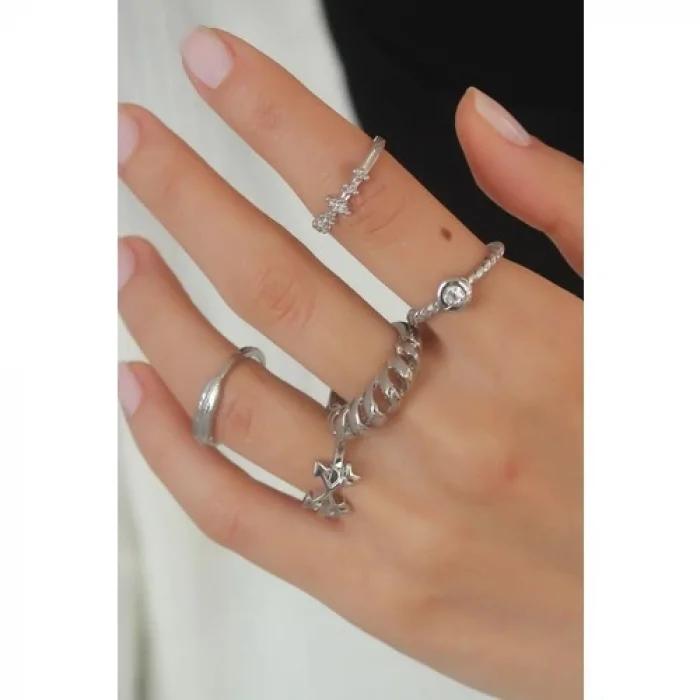 Colezium CLZ943  Gümüş Renk Sarmal Zirkon Taş Detay Kadın Yüzük Kombini