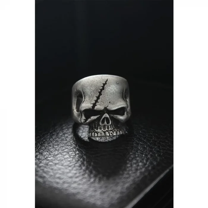 Karce Ayarlanabilir Yaralı Kurukafa Figürlü Erkek Yüzük
