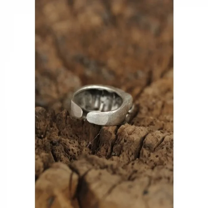 Karce Ayarlanabilir Yumruk Tasarımlı Kuru Kafa Detaylı Erkek Yüzük