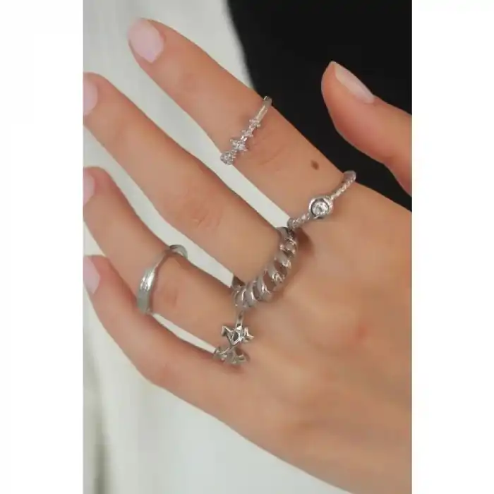 Colezium CLZ943  Gümüş Renk Sarmal Zirkon Taş Detay Kadın Yüzük Kombini