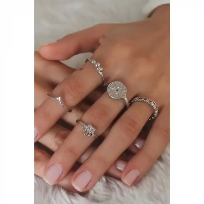Karce CLZ943  Gümüş Renk Taç Figür Zirkon Taş Detay Kadın Yüzük Kombini