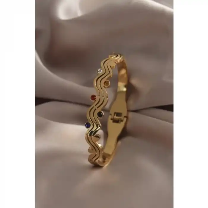 Colezium CLZ741 -  316L Çelik Gold Renk Dalga Model Renkli Zirkon Taşlı Kadın Kelepçe