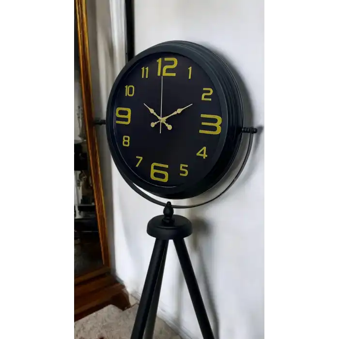 Gold Rakamlı Siyah Tripod Ayaklı Saat