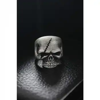 Karce Ayarlanabilir Yaralı Kurukafa Figürlü Erkek Yüzük