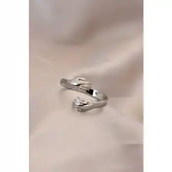 Karce CLZ943  Ayarlamalı Gümüş Renk Metal Sarılan Eller Model Yüzük