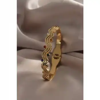 Colezium CLZ741 -  316L Çelik Gold Renk Dalga Model Renkli Zirkon Taşlı Kadın Kelepçe