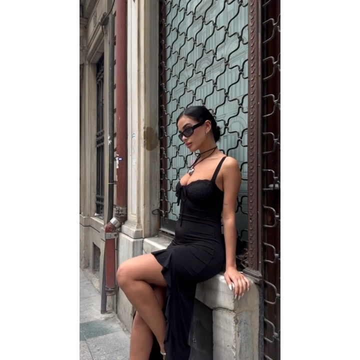 Fırfırlı Göğsü Güpür Detay Maxi Elbise