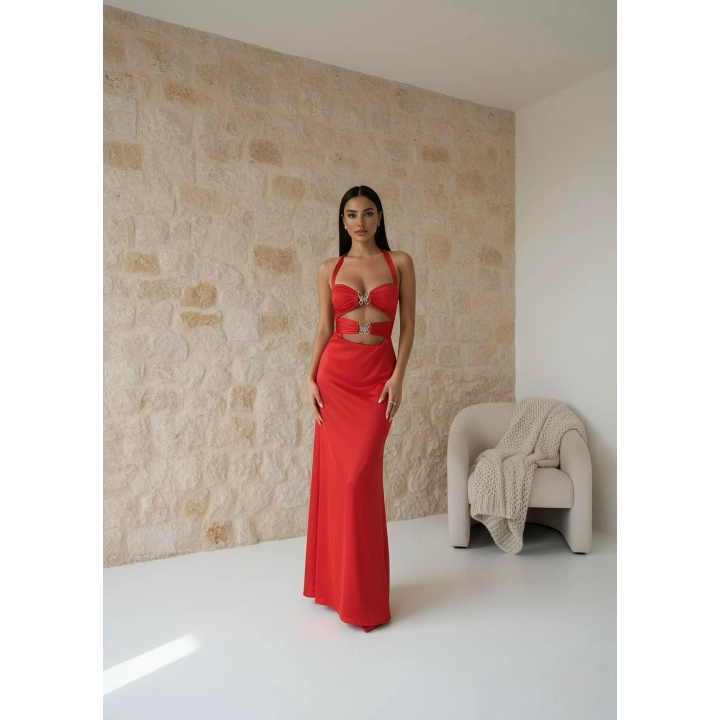 Kelebek desen çelik aksesuarlı maxi boy elbise