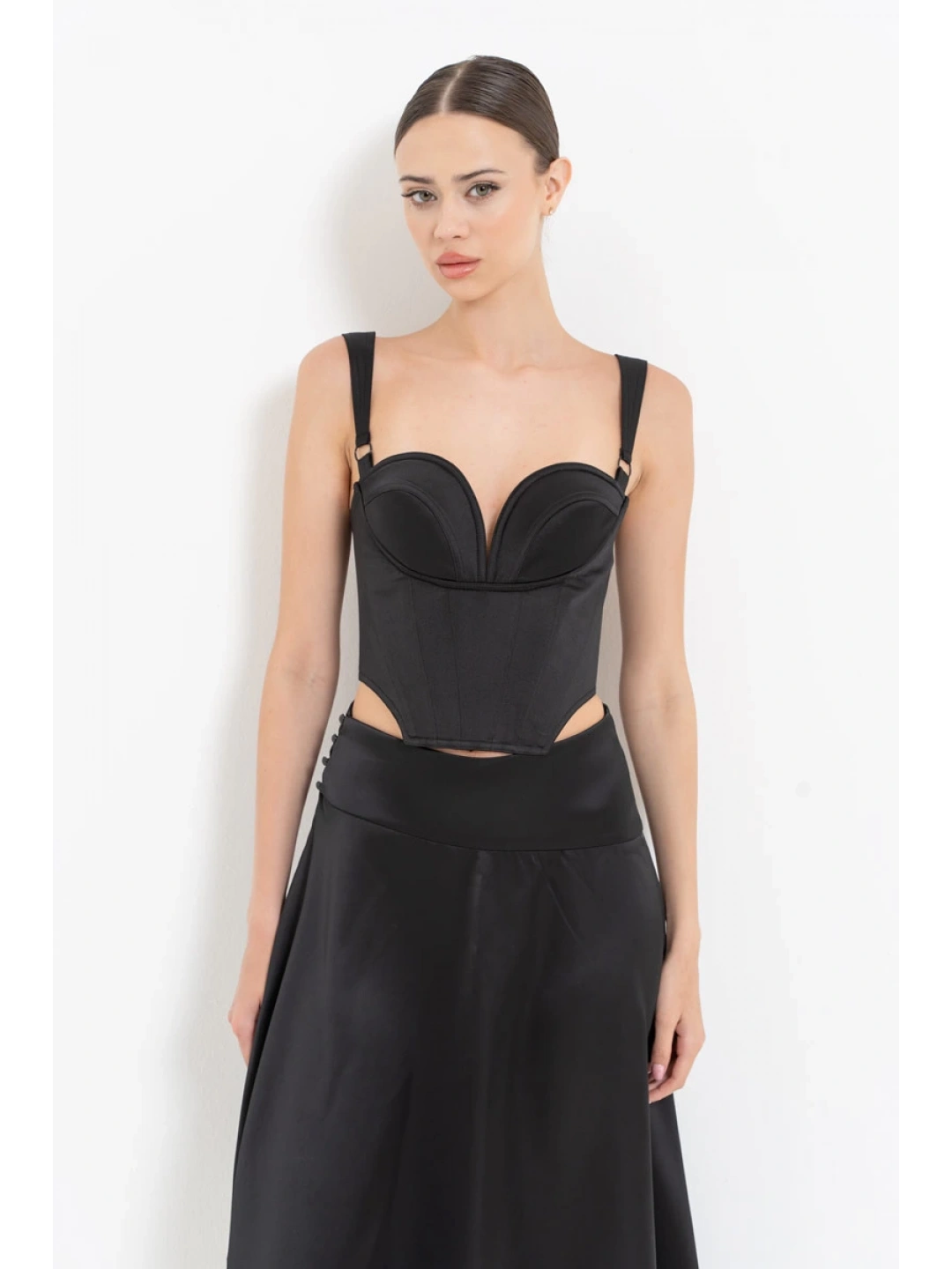 Siyah V Yaka Detaylı Büstiyer