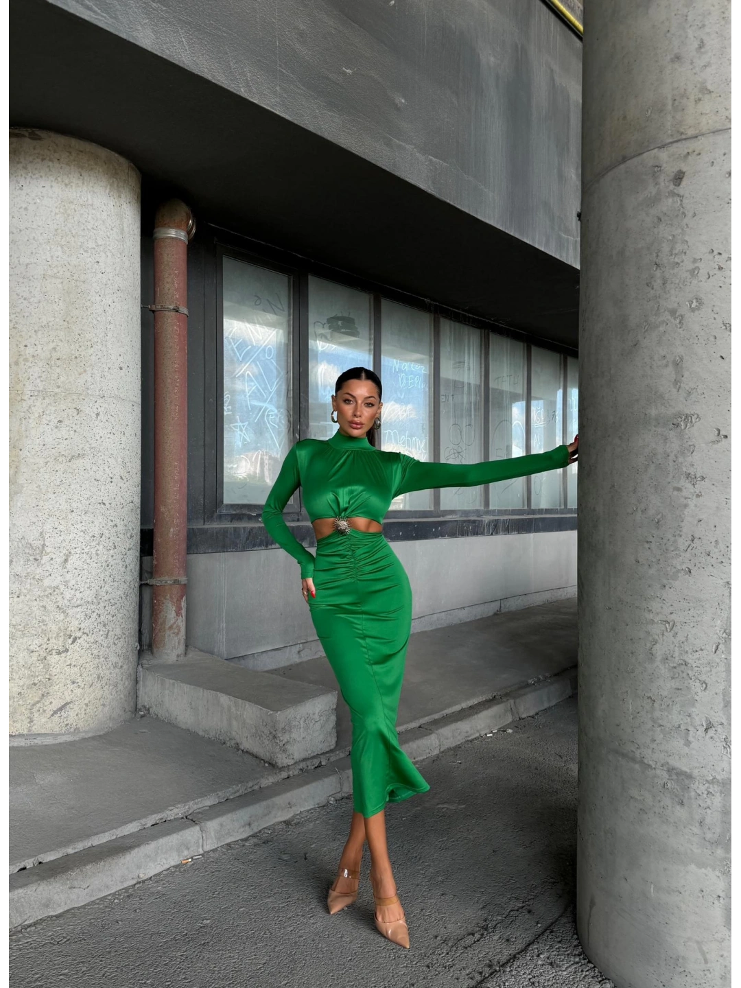 ZİRKONYUM TAŞLI ÇELİK BROŞ DETAY ELBİSE