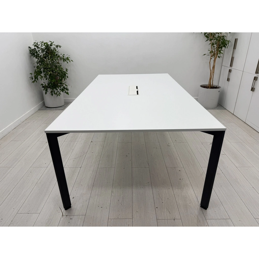 6 Kişilik Beyaz Dataportlu Toplantı Masası