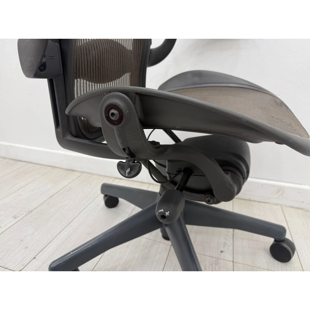 HERMAN MİLLER AERON B SİZE YÖNETİCİ ÇALIŞMA KOLTUĞU