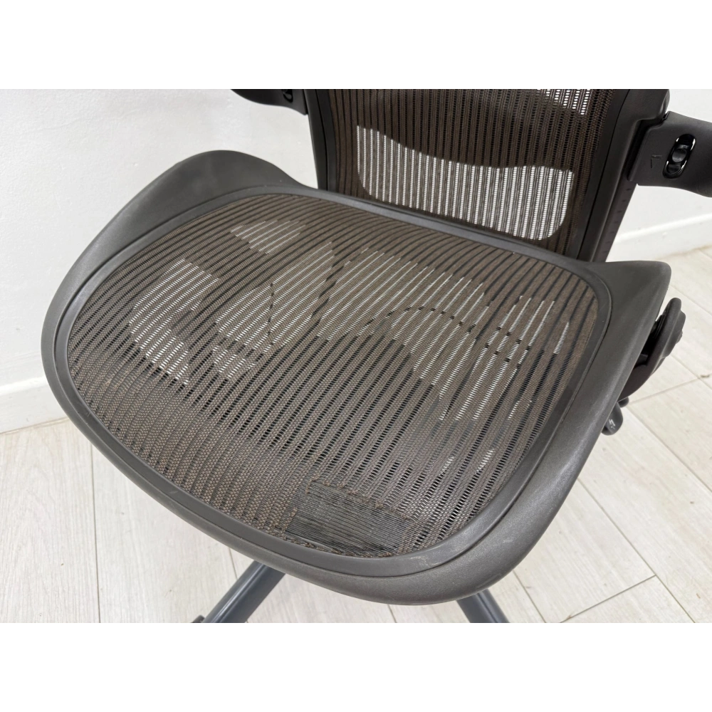 HERMAN MİLLER AERON B SİZE YÖNETİCİ ÇALIŞMA KOLTUĞU