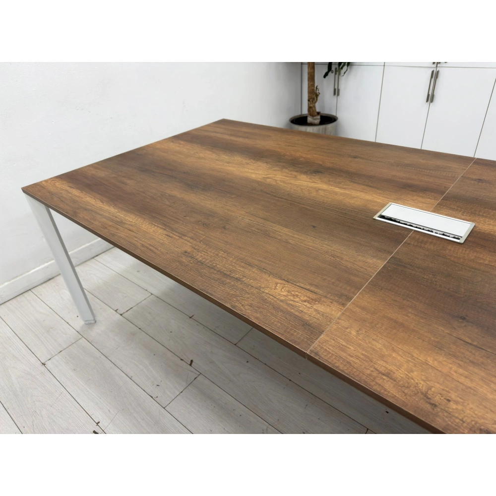 8 Kişilik Dataportlu Toplantı Masası