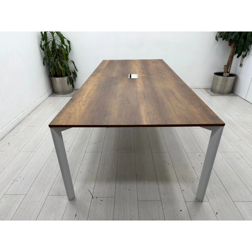 8 Kişilik Dataportlu Toplantı Masası