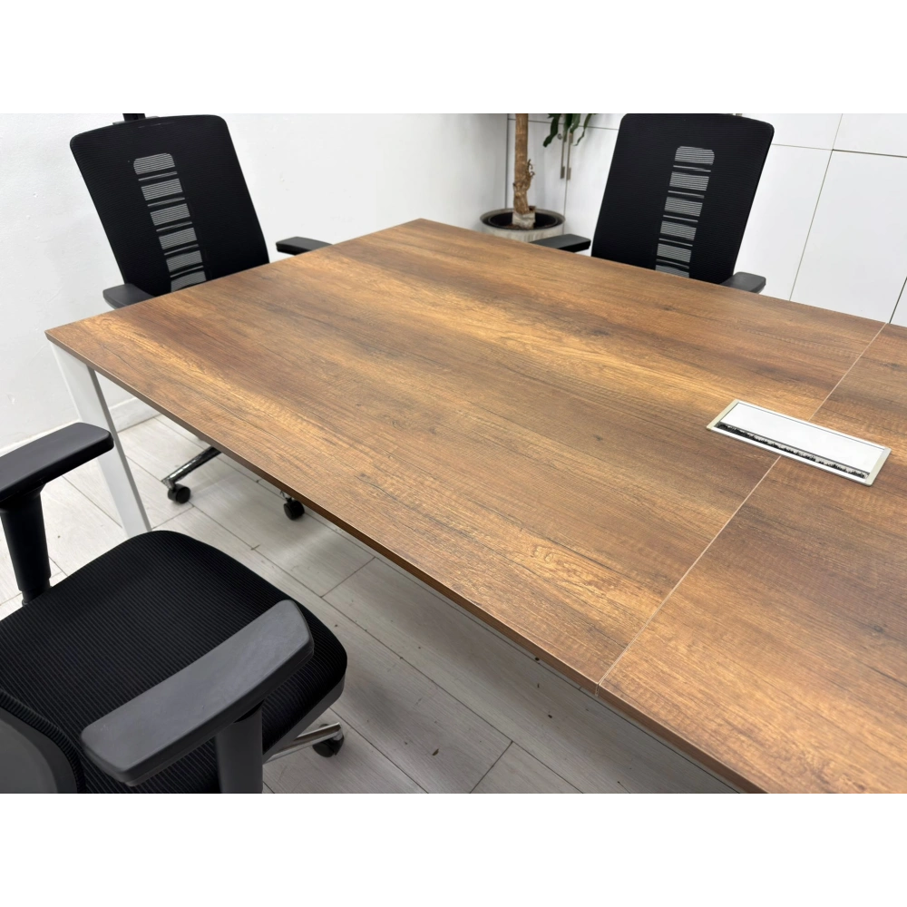 8 Kişilik Dataportlu Toplantı Masası